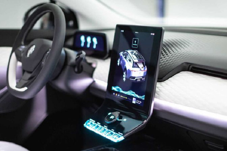 Dự kiến, Fisker Ocean 2022 mới sẽ được trưng bày tại Triển lãm ô tô Los Angeles diễn ra từ ngày 19 đến 28/11 năm nay. Fisker đã nhấn mạnh rằng Ocean sẽ sở hữu "màn hình trung tâm tuyệt vời nhất" nhưng không tiết lộ liệu đó có phải loại 16 inch như trên bản xem trước.