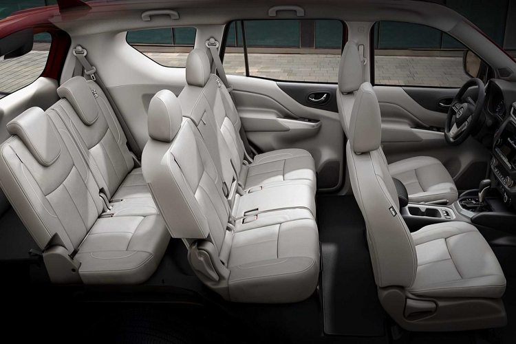 Tại Trung Đông, Terra 2021 được trang bị màn hình giải trí 11 inch ở phía sau với đầu vào HDMI đáp ứng giải trí cho cả gia đình, trong khi người ngồi ở hàng ghế thứ hai và thứ ba điều có cửa gió điều hoà được bố trí trên trần xe. Thậm chí xe còn có tùy chọn 2 màn hình giải trí cho hàng ghế sau gắn trên lưng ghế trước tương tự như các mẫu SUV hạng sang.