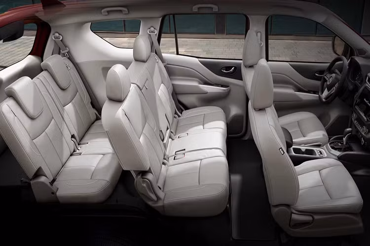 Tại Trung Đông, Terra 2021 được trang bị màn hình giải trí 11 inch ở phía sau với đầu vào HDMI đáp ứng giải trí cho cả gia đình, trong khi người ngồi ở hàng ghế thứ hai và thứ ba điều có cửa gió điều hoà được bố trí trên trần xe. Thậm chí xe còn có tùy chọn 2 màn hình giải trí cho hàng ghế sau gắn trên lưng ghế trước tương tự như các mẫu SUV hạng sang.