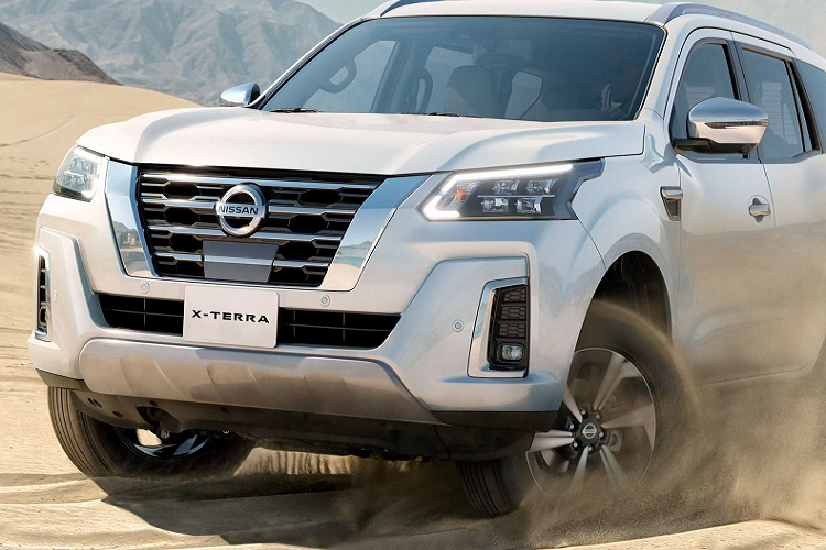 Ở phiên bản Nissan Terra 2021 mới mang nhiều thay đổi ở thiết kế chủ yếu tập trung vào phần đầu xe, gồm đèn pha thiết kế mới, lưới tản nhiệt phía trước thiết kế mới, cản trước thiết kế mới. Trong khi đèn hậu LED cũng được thiết kế lại, đồ họa lại với 2 đường viền LED sắc sảo thay cho kiểu “móc câu” cũ, đổi mới thiết kế mâm xe.