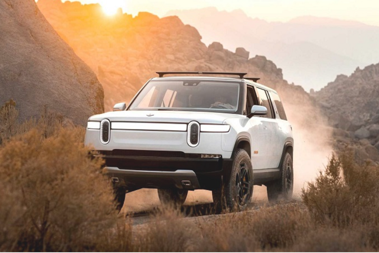 Theo báo cáo quý III/2021, Rivian hiện có khoảng 71.000 đơn đặt hàng trước cho hai mẫu R1T và R1S. Tính đến ngày 15/12, tổng cộng 652 chiếc đã được sản xuất, trong số đó có 386 chiếc đã được bàn giao (bao gồm cả hai chiếc R1S vừa về tay Giám đốc điều hành và Giám đốc tài chính).