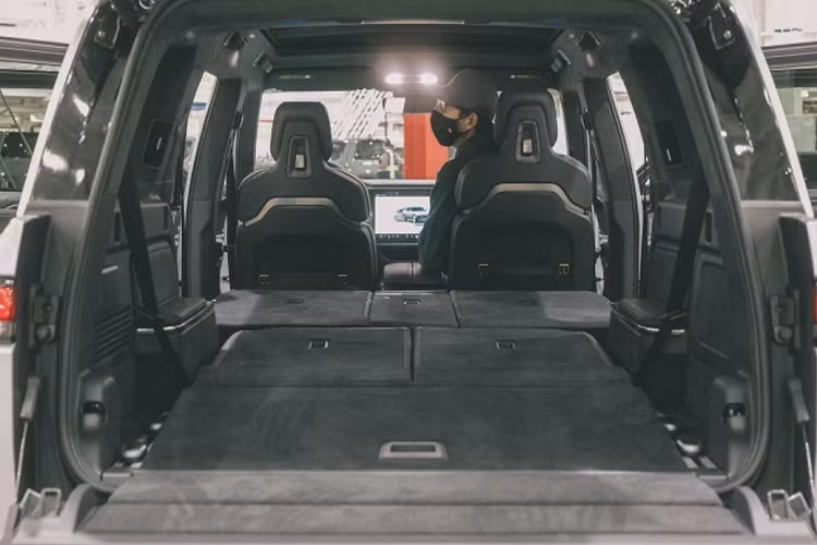 Cách tiếp cận này có thể đem lại rất nhiều lợi thế cho Rivian giúp nắm bắt những thiếu sót nhỏ nhất trong quá trình trải nghiệm thực tế, đồng thời tinh chỉnh và nâng cao chất lượng trước khi bàn giao đến tay khách hàng.