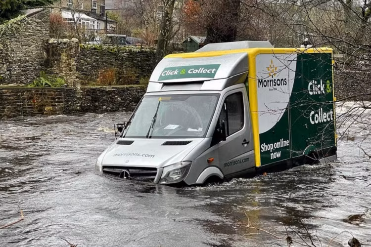 Di theo ung dung dieu huong, tai xe giao hang 