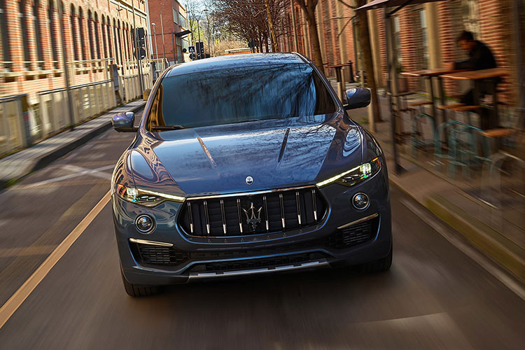 Sau khi giới thiệu phiên bản Hybrid của mẫu Ghibli vào tháng 7 năm ngoái, thương hiệu xe Ý Maserati tiếp tục hành trình điện hóa các sản phẩm của mình bằng việc ra mắt mẫu Maserati Levante Hybrid 2022 mới tại triển lãm ôtô quốc tế Thượng Hải, Trung Quốc.