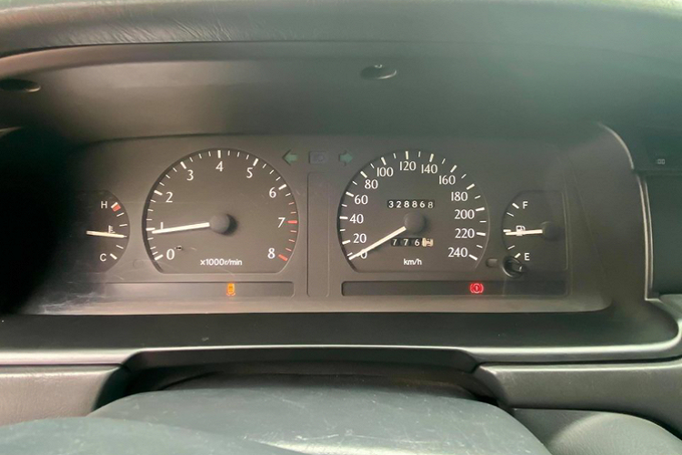 Là dòng sedan mang tính biểu tượng đại diện có giá trị và chất lượng của xe Nhật Bản, mãi đến nay sau gần 30 năm kể từ khi được sản xuất, vẫn có nhiều chiếc Crown còn lăn bánh trên đường phố Việt chứng minh độ bền bỉ của dòng xe này. Ngày nay, nhiều tay chơi Việt vẫn tìm về những chiếc Crown gần 30 tuổi để sưu tầm.