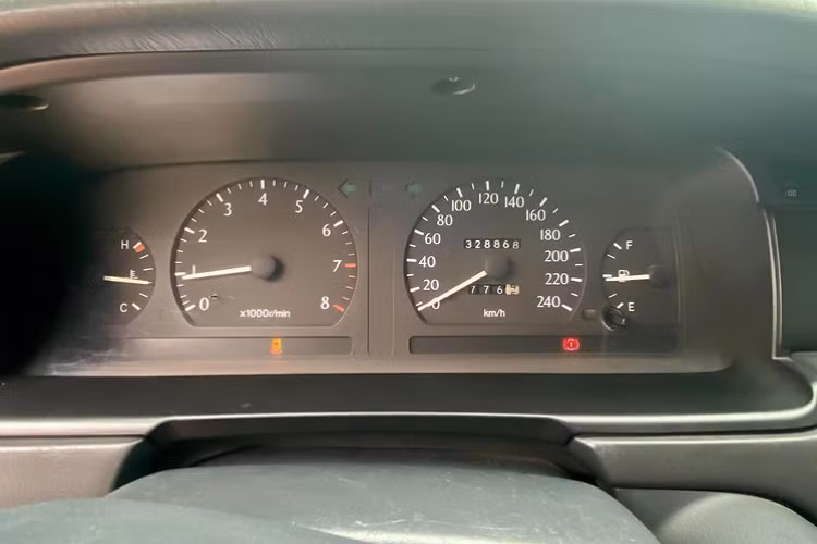 Là dòng sedan mang tính biểu tượng đại diện có giá trị và chất lượng của xe Nhật Bản, mãi đến nay sau gần 30 năm kể từ khi được sản xuất, vẫn có nhiều chiếc Crown còn lăn bánh trên đường phố Việt chứng minh độ bền bỉ của dòng xe này. Ngày nay, nhiều tay chơi Việt vẫn tìm về những chiếc Crown gần 30 tuổi để sưu tầm.