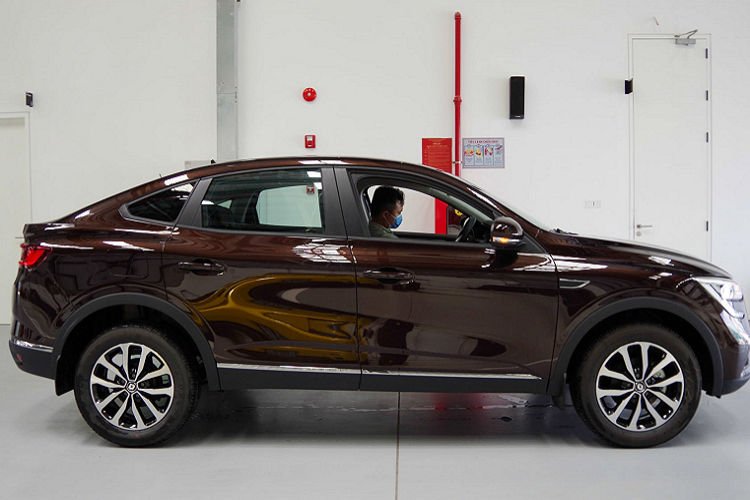 Giá bán dưới 700 triệu đồng của Renault Arkana thích hợp với những khách hàng yêu thích xe nhập khẩu, muốn trải nghiệm một mẫu xe độc lại khác biệt với số đông.