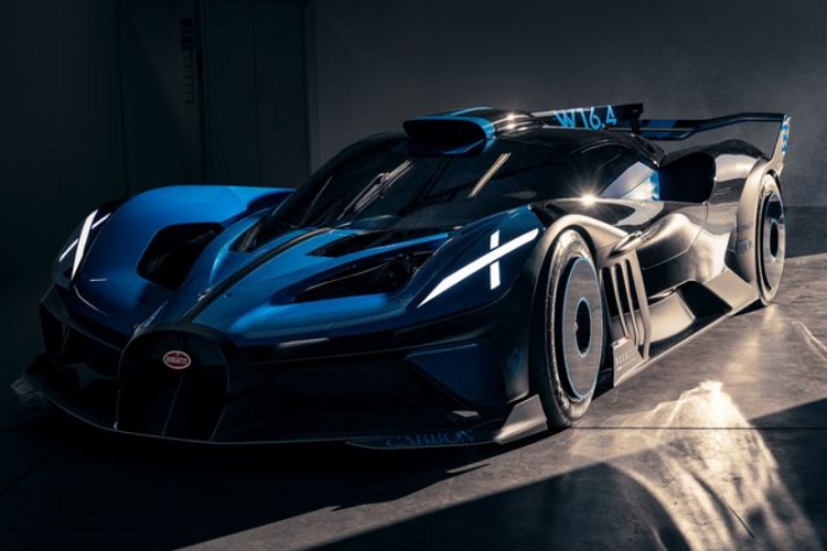 Ở dạng concept, động cơ quad-turbo W16 8.0L của Bugatti Bolide sản sinh công suất lên tới 1.824 mã lực khi dùng nhiên liệu đua hoặc 1.578 mã lực khi dùng nhiên liệu thông thường.