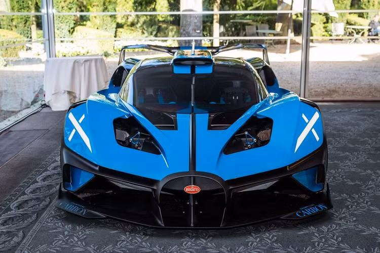 Theo Giám đốc thiết kế của Bugatti, ông Achim Anscheidt, Bolide là một thử thách hoàn toàn mới đối với nhóm thiết kế Bugatti Bolide.