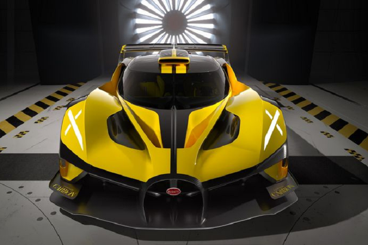 Bolide được giới thiệu lần đầu vào tháng 10/2020 dưới dạng xe concept, nhờ phản ứng nhiệt tình từ khách hàng mà vào tháng 8/2021, Bugatti đã ra mắt thế giới phiên bản sản xuất của Bolide.