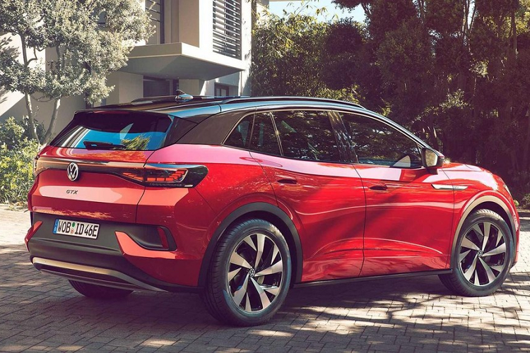 Tương tự ngoại thất, nội thất của Volkswagen ID.4 GTX 2021 cũng có một số chi tiết riêng như mặt táp-lô và mặt cửa bọc màu đen phối xanh đậm. Trong khi đó, ghế của xe lại đi kèm những đường chỉ màu đỏ tương phản. Trên vô lăng, ốp bậc cửa và tựa đầu ghế trước đều có logo "GTX".