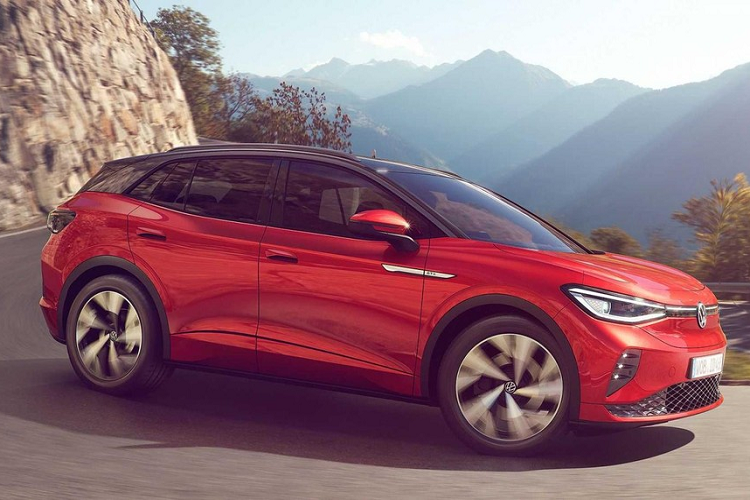 Khi bước vào bên trong Volkswagen ID.4 GTX 2021, người dùng sẽ bắt gặp những trang bị như màn hình thông tin giải trí 12 inch, hỗ trợ ra lệnh bằng giọng nói tự nhiên. Nếu chi thêm tiền, khách hàng có thể trang bị màn hình hiển thị thông tin kính lái thời gian thực tùy chọn cho xe. Thêm vào đó là sưởi vô lăng, hệ thống đèn LED nội thất 30 màu và bệ tì tay chỉnh độc lập ở hàng ghế trước.