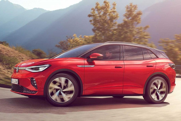 Nguồn cung cấp năng lượng cho 2 mô-tơ điện là cụm pin 77 kWh, cho phép xe chạy được 480 km sau khi sạc đầy pin. Nếu dùng hệ thống sạc nhanh 125 kW, người lái chỉ cần chờ khoảng 30 phút là có thể chạy thêm 300 km nữa. Dự kiến, Volkswagen ID.4 GTX 2021 sẽ có mặt trên thị trường châu Âu vào mùa hè năm nay. Tại thị trường Đức, giá xe Volkswagen ID.4 GTX 2021 từ 50.415 Euro (khoảng 1,4 tỷ đồng).