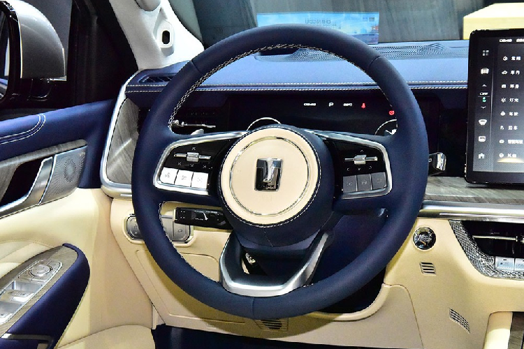 Nguồn cung cấp sức mạnh cho Great Wall Tank 500 2022 là hệ truyền động mild hybrid, bao gồm máy xăng V6, tăng áp, dung tích 3.0L và hệ thống điện 48 V. Hệ truyền động này tạo ra công suất tối đa 354 mã lực và mô-men xoắn cực đại 500 Nm. Sức mạnh được truyền tới bánh thông qua hộp số tự động 9 cấp nằm dọc.