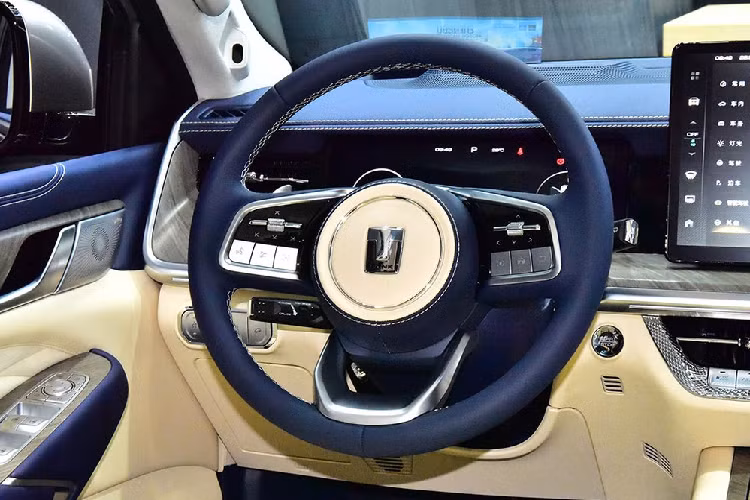 Nguồn cung cấp sức mạnh cho Great Wall Tank 500 2022 là hệ truyền động mild hybrid, bao gồm máy xăng V6, tăng áp, dung tích 3.0L và hệ thống điện 48 V. Hệ truyền động này tạo ra công suất tối đa 354 mã lực và mô-men xoắn cực đại 500 Nm. Sức mạnh được truyền tới bánh thông qua hộp số tự động 9 cấp nằm dọc.