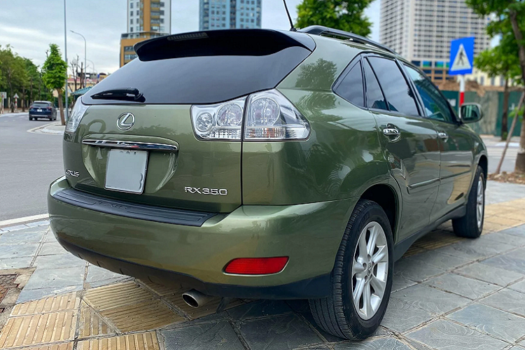 Dẫu vậy, phụ tùng Lexus RX đời này có giá không qua cao, nếu người chơi biết tìm mua ở những nơi bán phụ tùng tháo xe, hoặc ở Campuchia.