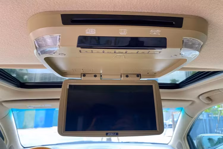 Với giá bán chưa tới 600 triệu đồng, Lexus RX 350 15 năm tuổi là một lựa chọn chơi xe crossover hạng sang 5 chỗ dành cho khách hàng Việt trong tầm giá “đập hộp” Hyundai Kona hay Kia Seltos. So với các CUV hạng B trong tầm giá, dòng xe Lexus RX này vượt trội hơn về độ an toàn, khả năng vận hành đầm chắc, thương hiệu sang trọng.