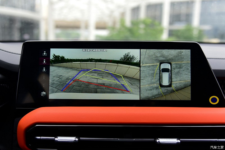 Nằm bên dưới nắp ca-pô của Kia Sportage Ace 2021 là 2 tùy chọn động cơ xăng. Đầu tiên là động cơ 4 xi-lanh, hút khí tự nhiên, dung tích 2.0L với công suất tối đa 161 mã lực và mô-men xoắn cực đại 193 Nm. Động cơ này kết hợp với hộp số tự động 6 cấp.