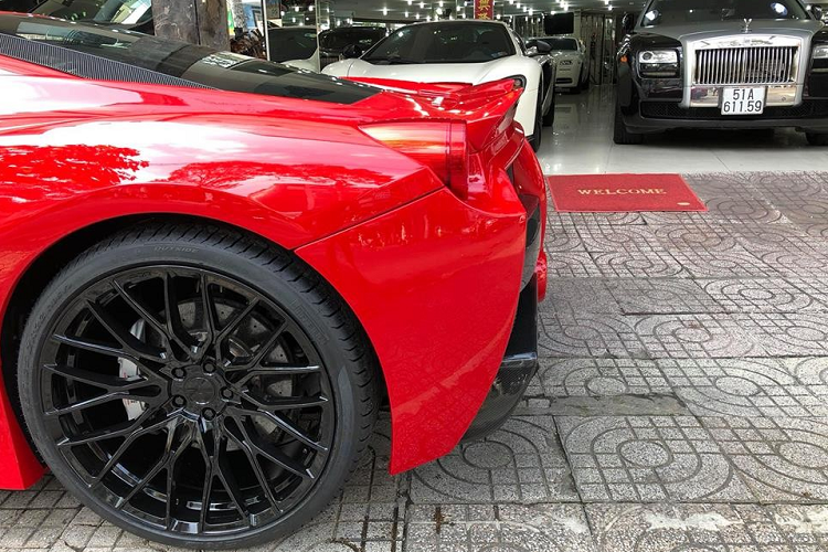 "Trái tim" này trên Ferrari phiên bản 458 Italia sẽ sản sinh công suất tối đa 562 mã lực và mô-men xoắn cực đại 540 Nm. "Siêu ngựa" 458 Italia độ Misha Designs độc nhất Việt Nam sẽ mất khoảng thời gian 3,4 giây để tăng tốc từ vị trí đứng yên lên 100 km/h trước khi đạt tốc độ tối đa 320 km/h.