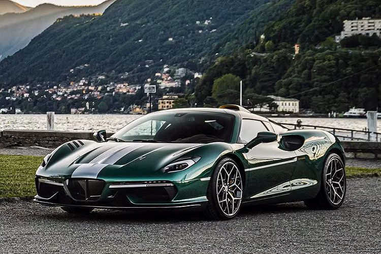 Nhà sản xuất Carrozzeria Touring đã ra mắt chiếc xe mới nhất của họ, Arese RH95, tại triển lãm Salon Prive Concours d’Elegance 2021, được tổ chức tại Cung điện Blenheim ở Oxfordshire, Vương quốc Anh. Được lấy cảm hứng từ Ferrari 488, Touring Superleggera Arese RH95 mới được sản xuất nhằm kỷ niệm 95 năm thành lập thương hiệu này.