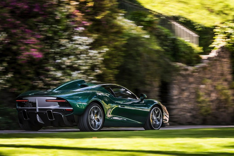 Thiết kế bên ngoài của Arese RH95 là một tác phẩm nghệ thuật độc đáo, nhưng vẫn chịu nhiều ảnh hưởng từ các mẫu xe trước. Điển hình là phần ống xả kép hình chữ nhật đặt theo chiều dọc tương tự Disco Volante Coupé và phần lưới tản nhiệt phía trước giống Aero 3.