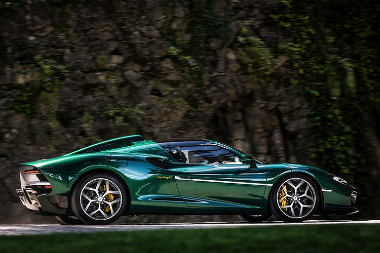 Siêu xe Touring Superleggera Arese RH95 được phát triển dựa phong cách tinh giản của hãng. Trước đó, hãng đã ra mắt hai mẫu xe Disco Volante Coupe dựa trên Alfa Romeo 8C và Aero 3 lấy cảm hứng từ Ferrari F12 Berlinetta.