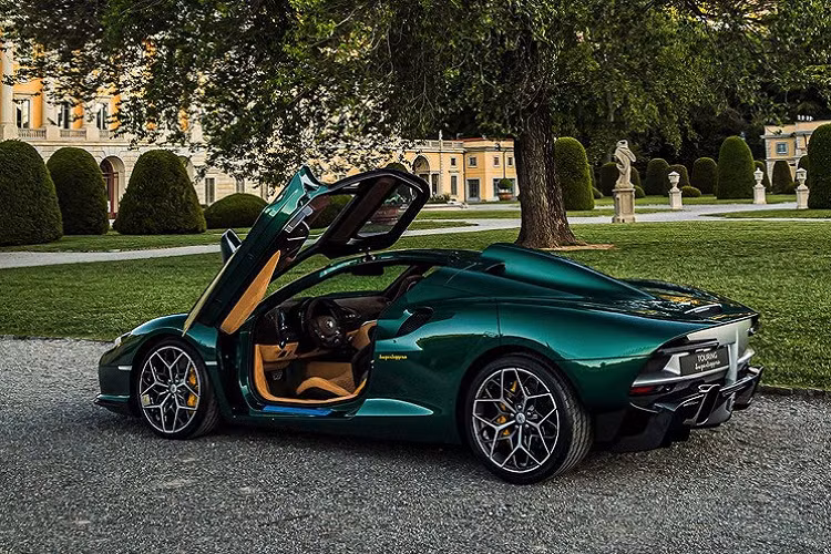 Với ngoại hình nổi bật và những đường nét thanh lịch, Arese RH95 được trang bị cửa cắt kéo lấy cảm hứng từ Ferrari LaFerrari. Phần nóc xe phía sau gây ấn tượng với hai khe thoát gió nhằm tối ưu tính khí động học.