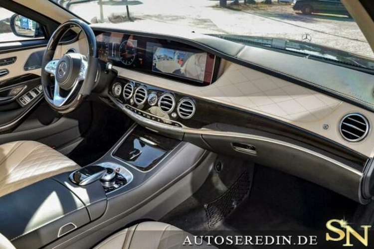 Về ngoại thất, mẫu xe siêu sang Mercedes-Maybach S650 Pullman được phát triển dựa trên phiên bản nâng cấp của dòng xe S-Class với một số khác biệt về thiết kế so với mẫu S600 Pullman trước đây. Đây cũng là mẫu xe đầu bảng của thương hiệu Ngôi sao ba cánh ở thời điểm hiện tại.