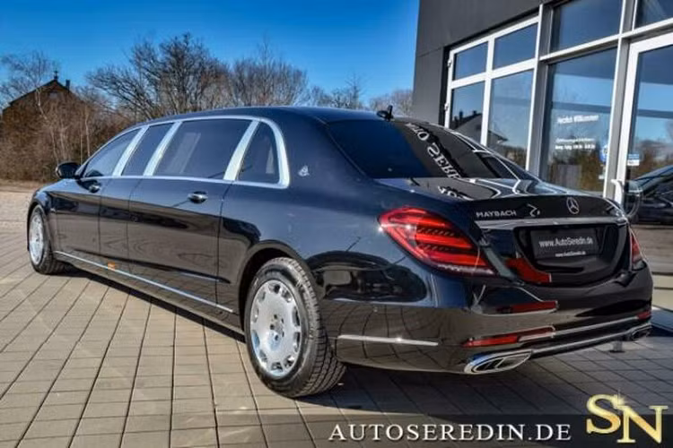 Bên dưới nắp ca-pô, Mercedes-Maybach S650 Pullman được trang bị động cơ V12 tăng áp kép, dung tích 6.0L, sản sinh công suất tối đa 621 mã lực và mô-men xoắn cực đại 1.000 Nm. Mẫu xe này có thể tăng tốc từ 0 - 100 km/h trong 6,5 giây.