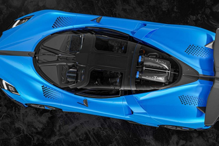 Giống như Tuatara thông thường, Striker có trang bị động cơ tăng áp kép V8 dung tích 5.9 lít, sản sinh tới 1.750 mã lực khi chạy bằng nhiên liệu E85. Tất cả số mã lực này được truyền tới bánh sau thông qua một hộp số sàn 7 cấp. Nếu như thế là chưa đủ mạnh, biến bản Aggressor có thể tăng công suất lên 2.200 mã lực trong khi vẫn giữ nguyên các trang bị khí động học bổ sung của Striker.