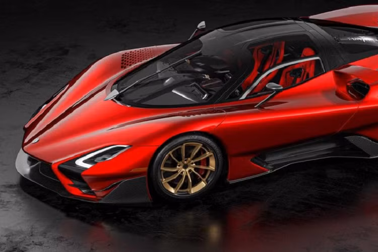 SSC vẫn có kế hoạch chạy phá kỷ lục tốc độ trên 483 km/h một lần nữa, nhưng trước lúc đó, công ty Mỹ đã bất ngờ vén màn hai biến bản chuyên chạy đường đua mới của Tuatara đó là: Tuatara Striker và Tuatara Aggressor. "Tuatara được thiết kế và chế tạo để thể hiện sức mạnh ở bất cứ nơi nào nó đi. Cho dù đó là lái xe qua thị trấn, đạt tốc độ cao trên đường băng, hay chạy vòng quanh đường đua kỹ thuật, nó ưu việt trong mọi tình huống”, nhà sáng lập kiêm CEO Jerod Shelby nói.