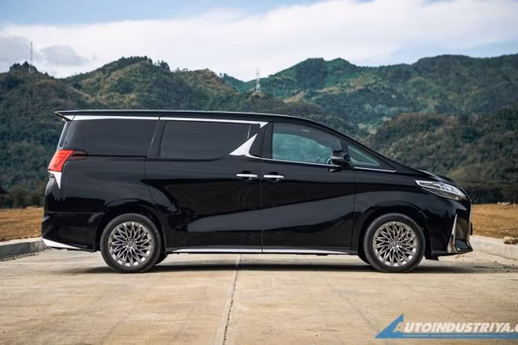 Lexus LM 2021 sẽ còn thành công hơn nữa ở Philippines nếu không bị ảnh hưởng bởi sự thiếu hụt linh kiện và nhà máy ở nước ngoài tạm thời đóng cửa. Thậm chí, vào thời điểm mẫu MPV hạng sang này mới được ra mắt, khách hàng đã từng phải chờ đến 6-12 tháng mới được nhận xe.