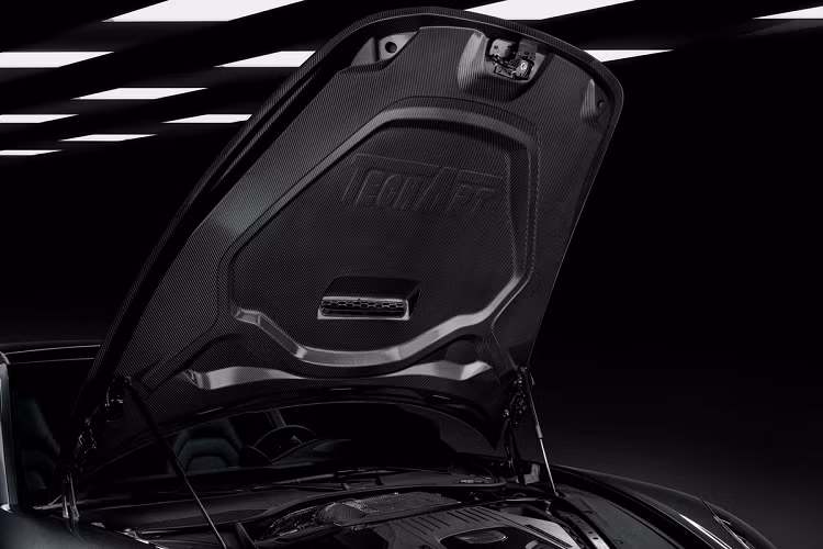 Với sức mạnh được nâng cấp, Porsche Panamera GTS độ GrandGT có khả năng tăng tốc 0-100 km/h trong 3,4 giây, Panamera Turbo S là 3 giây. Tốc độ tối đa 305 km/h đối với bản GTS và 315 km/h đối với Turbo S.