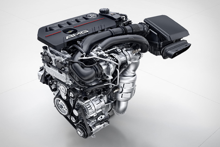 Tương tự Mercedes-AMG A35 4Matic sedan, mẫu xe SUV Mercedes-AMG GLB 35 AMG 2021 cũng là động cơ xăng 4cyl thẳng hàng (I4) dung tích 2.0L tăng áp cổng nạp kép (twin-scroll turbocharger), mã M260 mang lại công suất tối đa lên đến 302 mã lực và mô-men xoắn cực đại 400Nm đạt được ngay từ dải dòng thua từ 3.000 – 4.000 vòng/phút.