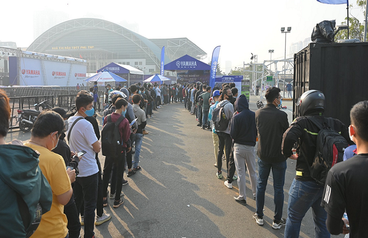 Dan choi xe may Honda phan khich lai thu Yamaha Exciter 155 VVA moi