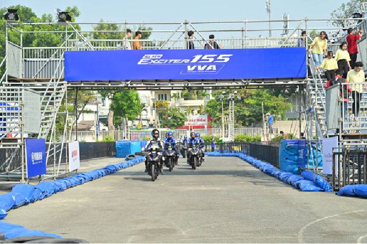 Dan choi xe may Honda phan khich lai thu Yamaha Exciter 155 VVA moi-Hinh-8