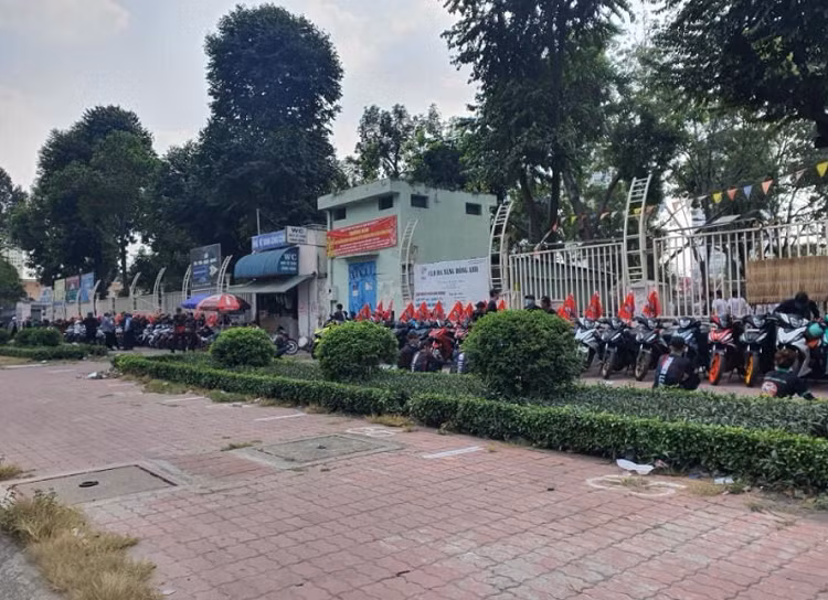 Dan choi xe may Honda phan khich lai thu Yamaha Exciter 155 VVA moi-Hinh-3