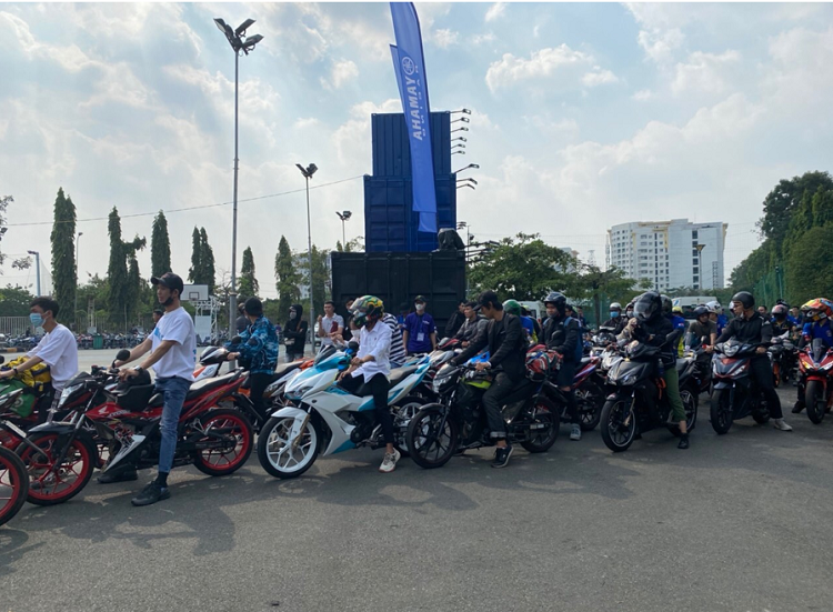 Dan choi xe may Honda phan khich lai thu Yamaha Exciter 155 VVA moi-Hinh-6