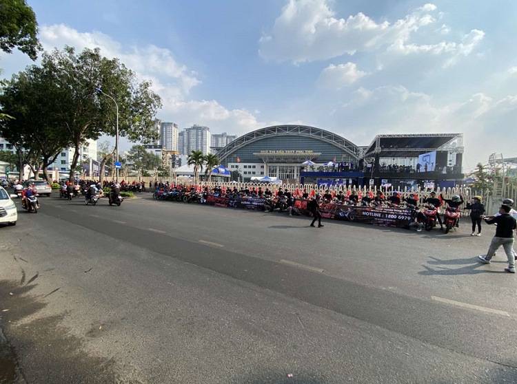 Dan choi xe may Honda phan khich lai thu Yamaha Exciter 155 VVA moi-Hinh-2