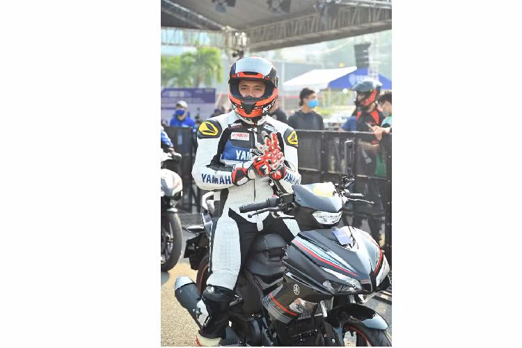 Dan choi xe may Honda phan khich lai thu Yamaha Exciter 155 VVA moi-Hinh-7