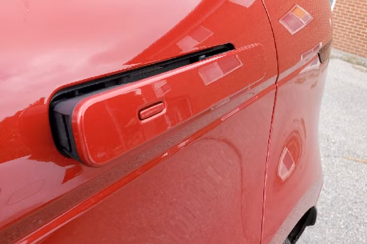 Range Rover Evoque P300 HST hiện đã được mở bán tại thị trường Anh với mức giá khởi điểm từ 50.440 bảng (~ 1,634 tỷ VNĐ).