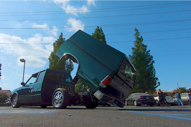 Lớp sơn độ có giá 10.000 USD và bức tranh phía sau có giá 1.600 USD. Hệ thống thủy lực cho những chiếc này có giá khoảng 5.000 USD, và các trang bị độ khác sẽ nâng tổng giá cao hơn nữa, với một số có thể vượt quá tổng chi phí 30.000 USD.