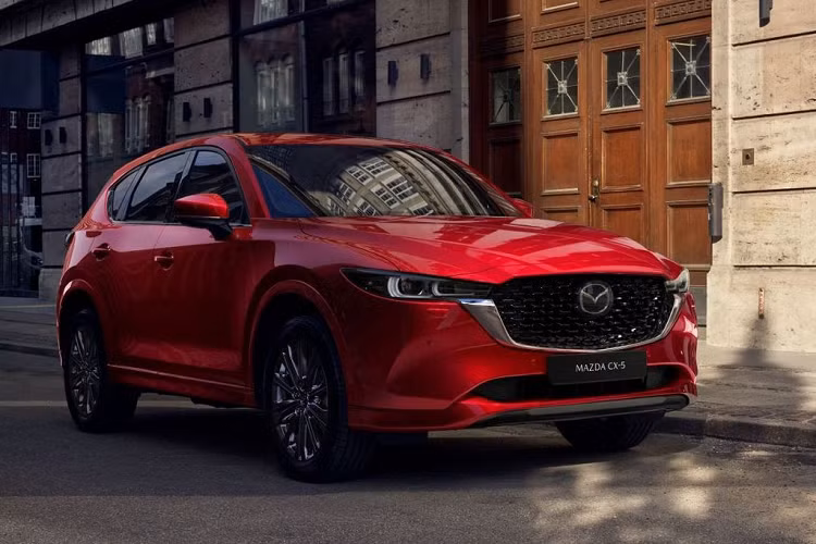 Cuối cùng, Mazda còn cho biết hộp số tự động và hệ thống treo trên CX-5 2022 cũng được tinh chỉnh cho hiệu quả sang số mượt mà, đem lại cảm giác vận hành và trải nghiệm của hành khách tốt hơn.