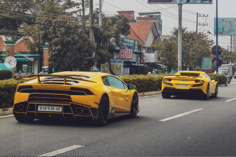 Trên thực tế, đây chính là chiếc F8 Spider đầu tiên tại khu vực Đông Nam Á được nâng cấp với gói độ từ Novitec. Bên cạnh bộ bodykit bằng sợi carbon, hai mô-đun Novitec N-Tronic có tác dụng giải phóng sức mạnh từ khối động cơ và hệ thống ống xả có cấu tạo từ vật liệu Inconel của Novitec cũng được chủ nhân trang bị thêm nhằm mục đích mang lại trải nghiệm phấn khích hơn phía sau vô-lăng.