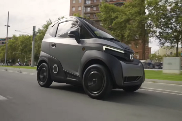 Trong cả hai phiên bản, bộ pin đều có thể tháo rời, do vậy chúng có thể được thay thế bằng pin đã sạc đầy tại một trong các trạm đổi pin của Silence theo phí đăng ký hàng tháng.