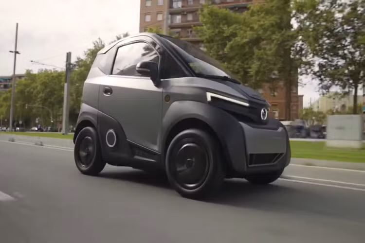 Trong cả hai phiên bản, bộ pin đều có thể tháo rời, do vậy chúng có thể được thay thế bằng pin đã sạc đầy tại một trong các trạm đổi pin của Silence theo phí đăng ký hàng tháng.