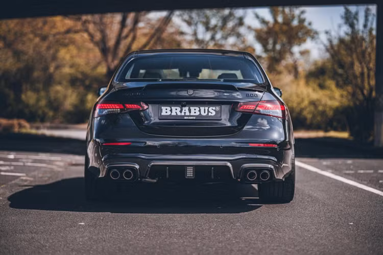 Brabus không công bố số tiền để hoàn thành bản độ cho chiếc Mercedes-AMG E 63 S. Khách hàng có thể đặt hàng gói nâng cấp này cho cả biến thể sedan hoặc wagon của E 63 S.