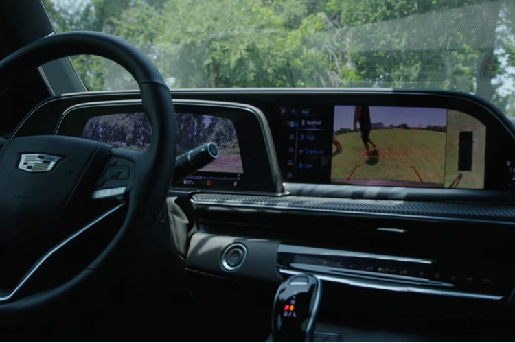 Đương nhiên, bộ phận nâng cấp đáng chú ý nhất ở đây là bộ la-zăng MTW cỡ 30 inch to lớn ngoại cỡ. Hệ thống phanh cũng đã được nâng cấp, trong khi các đĩa rô tơ nhỏ bé trông không thực ăn nhập với bộ mâm đồ sộ. Giờ đây, chiếc xe được trang bị bộ kẹp phanh 6 pít-tông của Wilwood.