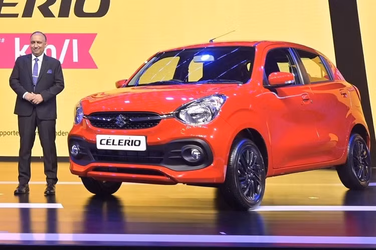 Ở thế hệ mới, Suzuki Celerio giá rẻ được phát triển dựa trên cơ sở gầm bệ Heartect giống 2 người anh em Ertiga và Swift. Xe có chiều dài 3.695 mm, chiều rộng 1.655 mm, chiều cao 1.555 mm và chiều dài cơ sở 2.435 mm. Như vậy, Suzuki Celerio 2022 rộng hơn 55 mm trong khi chiều dài cơ sở tăng 10 mm so với thế hệ cũ. Riêng chiều cao gầm của xe lại tăng 5 mm lên 170 mm.