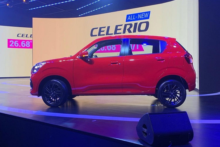 Nằm bên dưới nắp ca-pô của Suzuki Celerio 2022 là khối động cơ xăng 3 xi-lanh, hút khí tự nhiên, dung tích 1.0L mới, tạo ra công suất tối đa 65,7 mã lực và mô-men xoắn cực đại 89 Nm. So với động cơ cũ, máy xăng này yếu hơn 1,3 mã lực và 1 Nm. Động cơ đồng hành với hộp số sàn 5 cấp hoặc tự động 5 cấp.